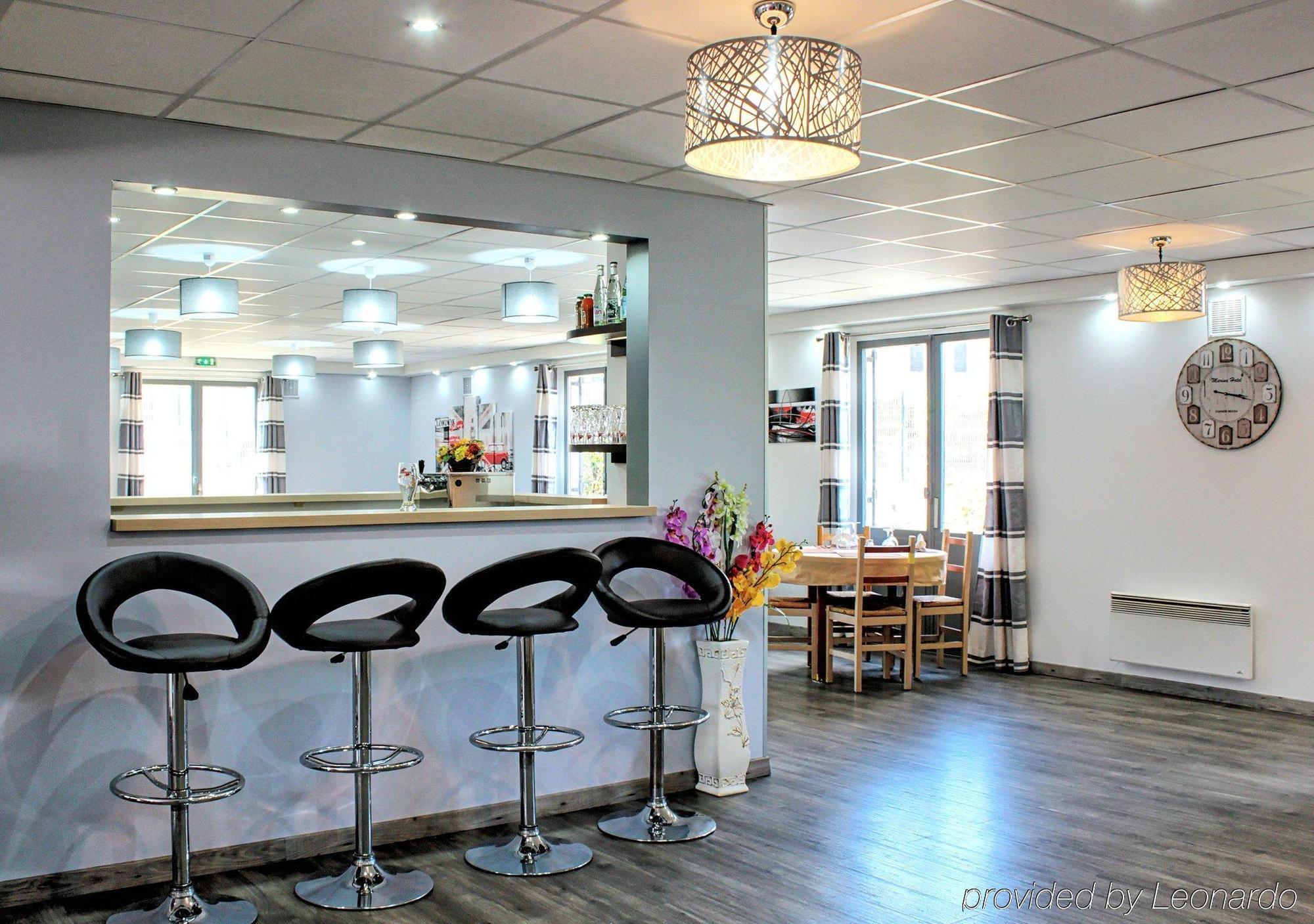 Contact Hotel Restaurant La Chaumiere Entre Orgeval Et Flins A13 Sortie 8 เลส์มูโรซ์ ภายนอก รูปภาพ