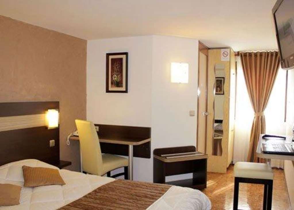 Contact Hotel Restaurant La Chaumiere Entre Orgeval Et Flins A13 Sortie 8 เลส์มูโรซ์ ห้อง รูปภาพ