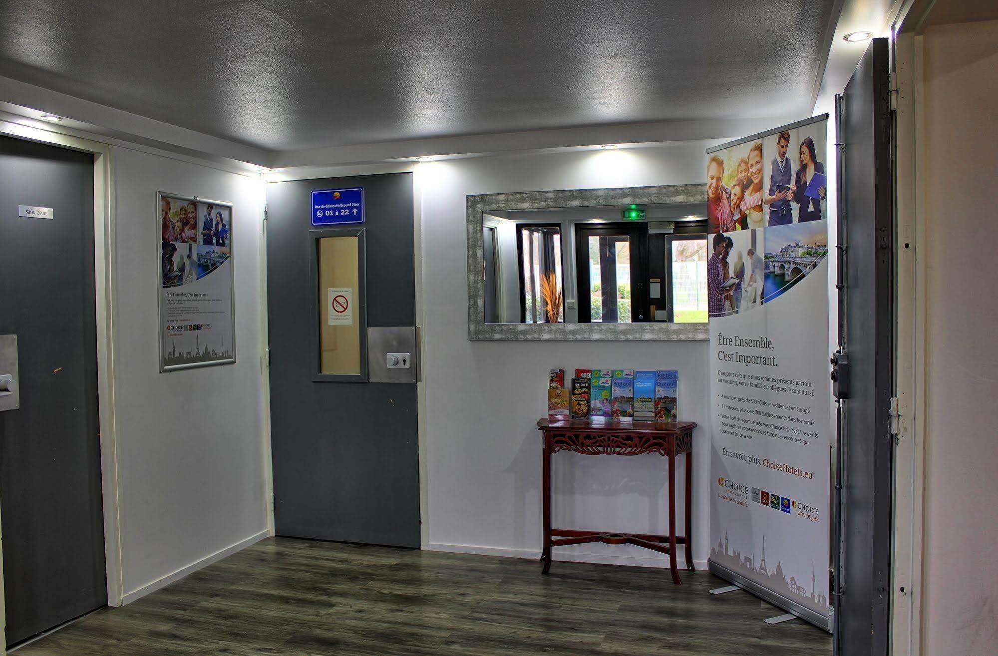 Contact Hotel Restaurant La Chaumiere Entre Orgeval Et Flins A13 Sortie 8 เลส์มูโรซ์ ภายนอก รูปภาพ