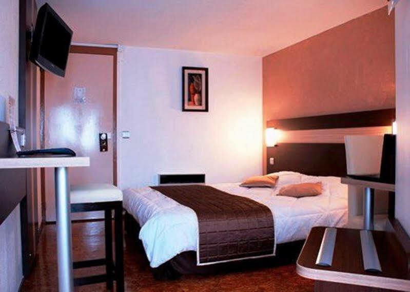 Contact Hotel Restaurant La Chaumiere Entre Orgeval Et Flins A13 Sortie 8 เลส์มูโรซ์ ภายนอก รูปภาพ